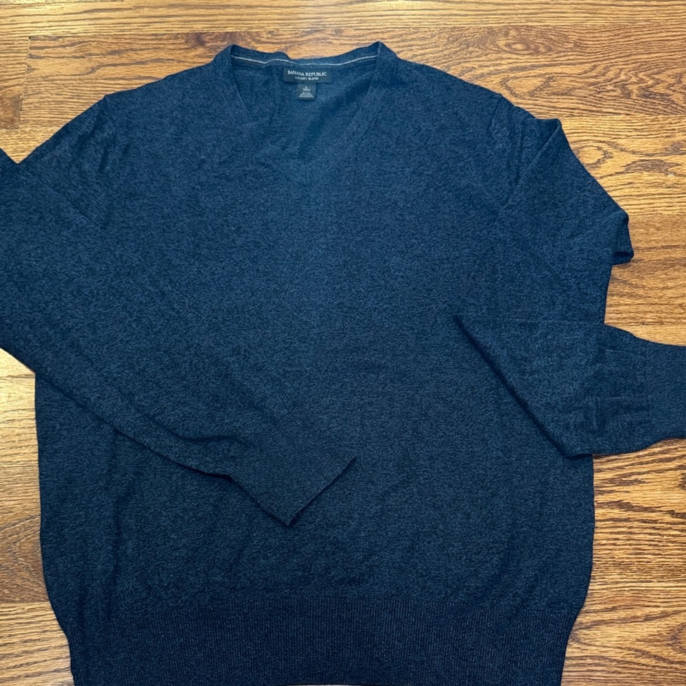 Banana Republic Men's Large Silk Blue V-Neck Sweater